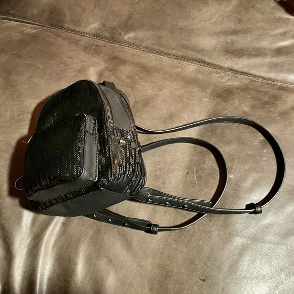 Juicy Couture Aspen Two-in-One Crossbody/Backpack! - Picture 3 of 3